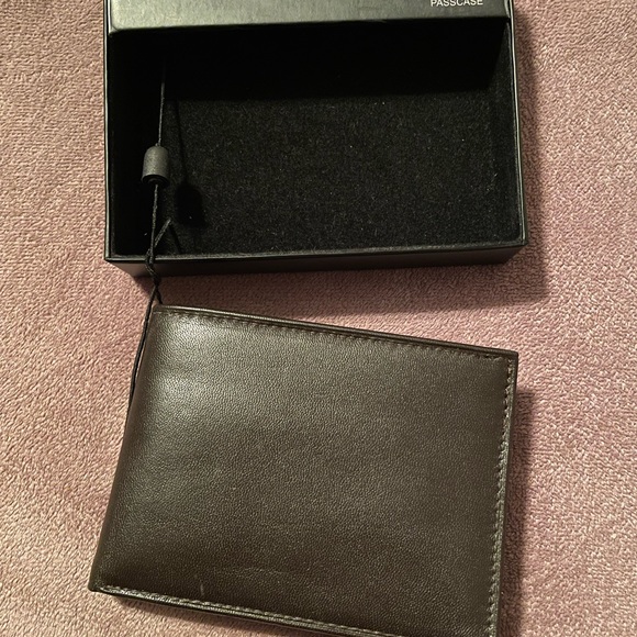 Alfani Brown Leather Passcase Billfold Wallet NIB - Picture 4 of 11